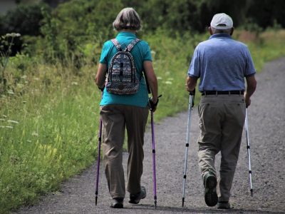 bewegungskonzepte-senioren-wandern-bewegungsförderung