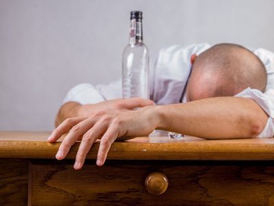 demenz-alkohol-alkoholmissbrauch-pflegeheim